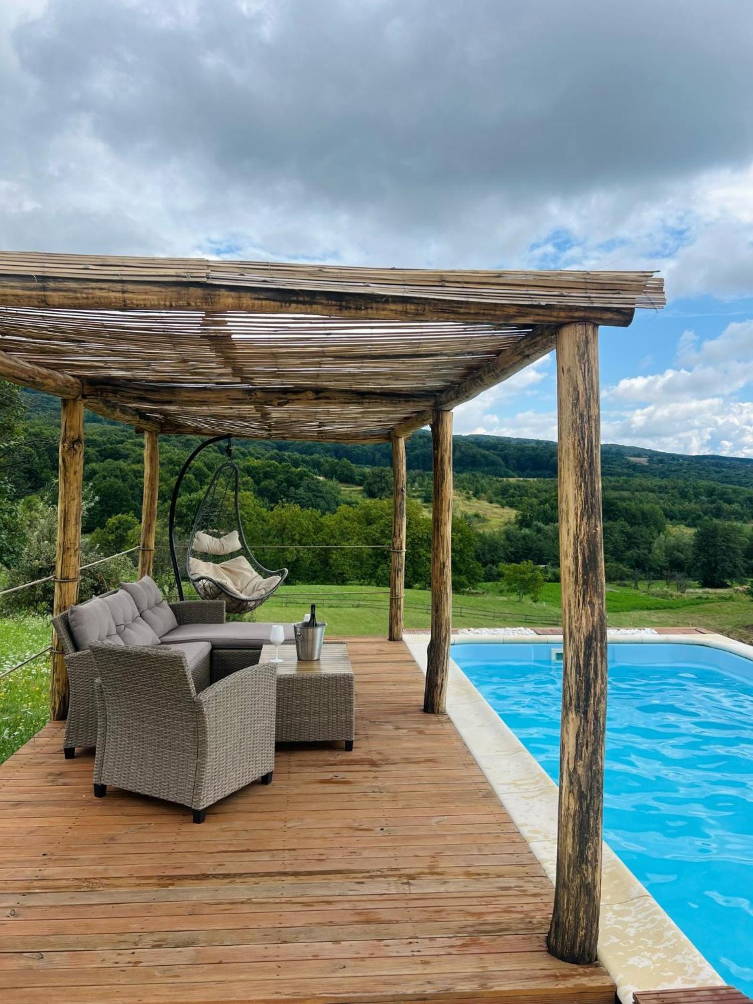 Le Chalet M - Cabana Cu O Panorama De Poveste. Dióshalom Kültér fotó